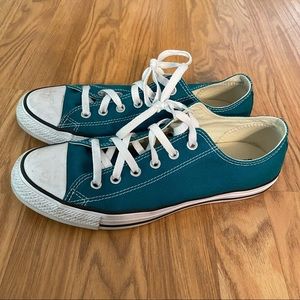 Green low top converse, size 8 mens